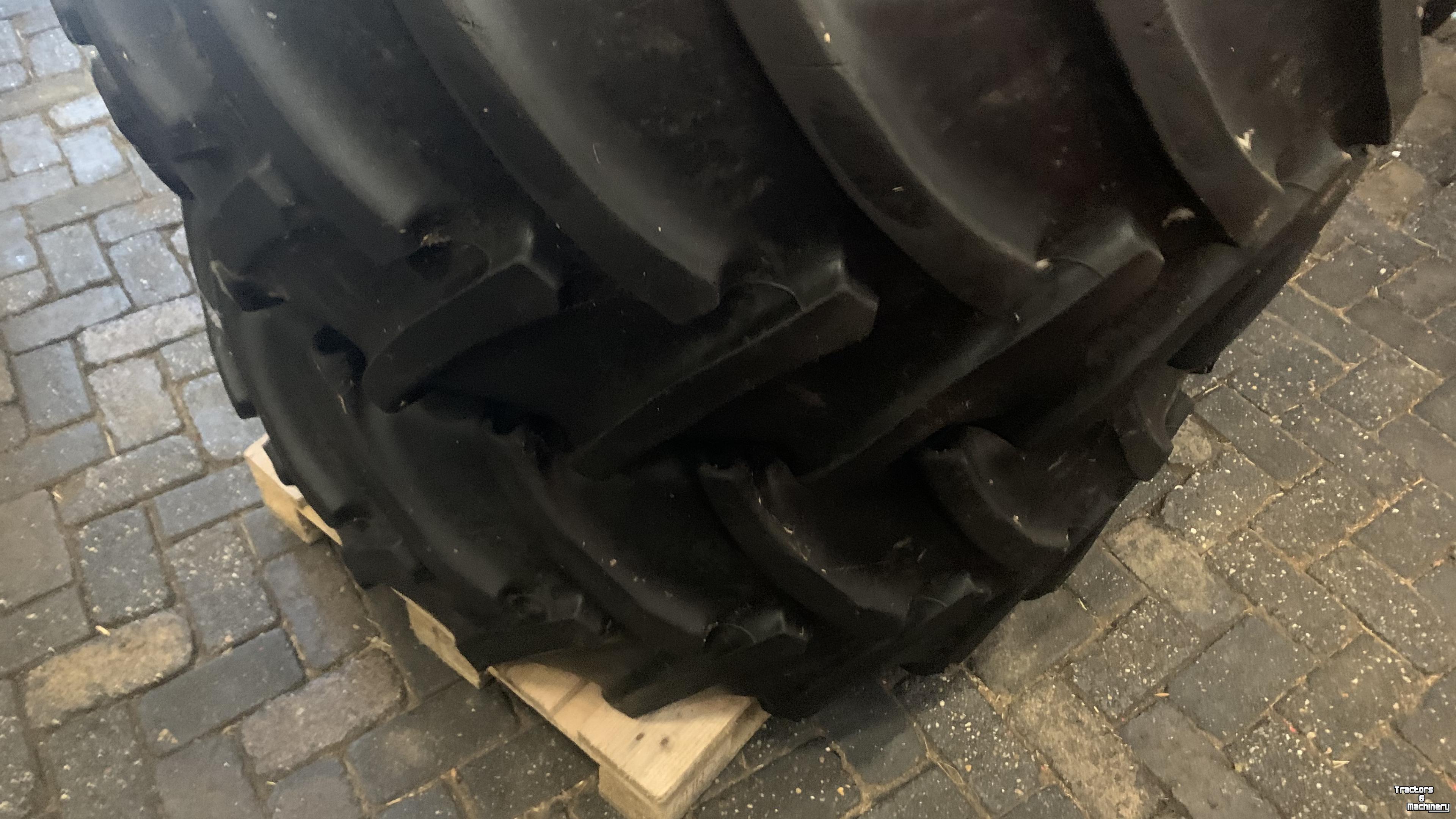 Wheels, Tyres, Rims & Dual spacers Continental Continental 540/65R28 op Fendt velg