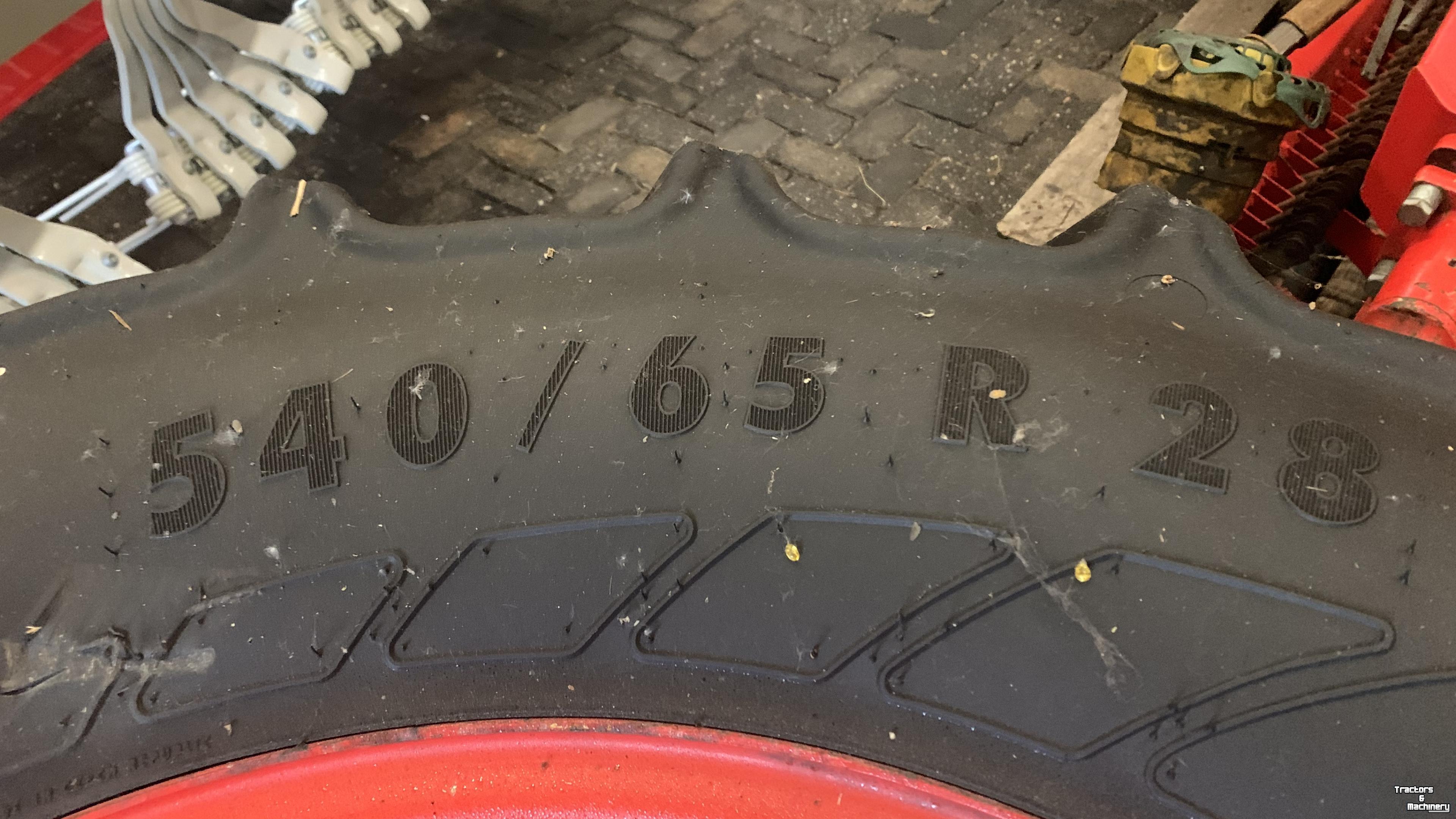 Wheels, Tyres, Rims & Dual spacers Continental Continental 540/65R28 op Fendt velg