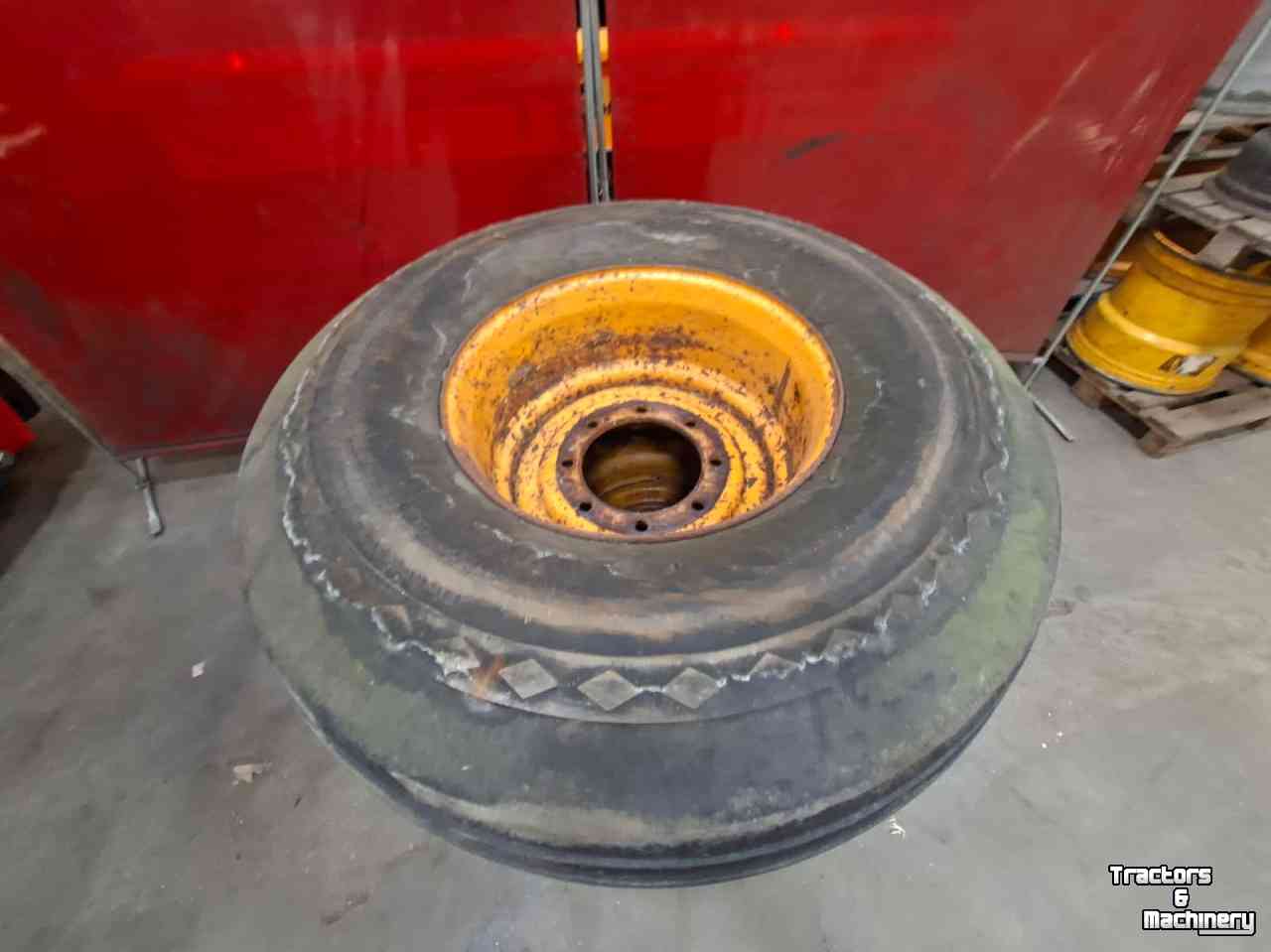 Wheels, Tyres, Rims & Dual spacers  De Molen 550/60-22.5