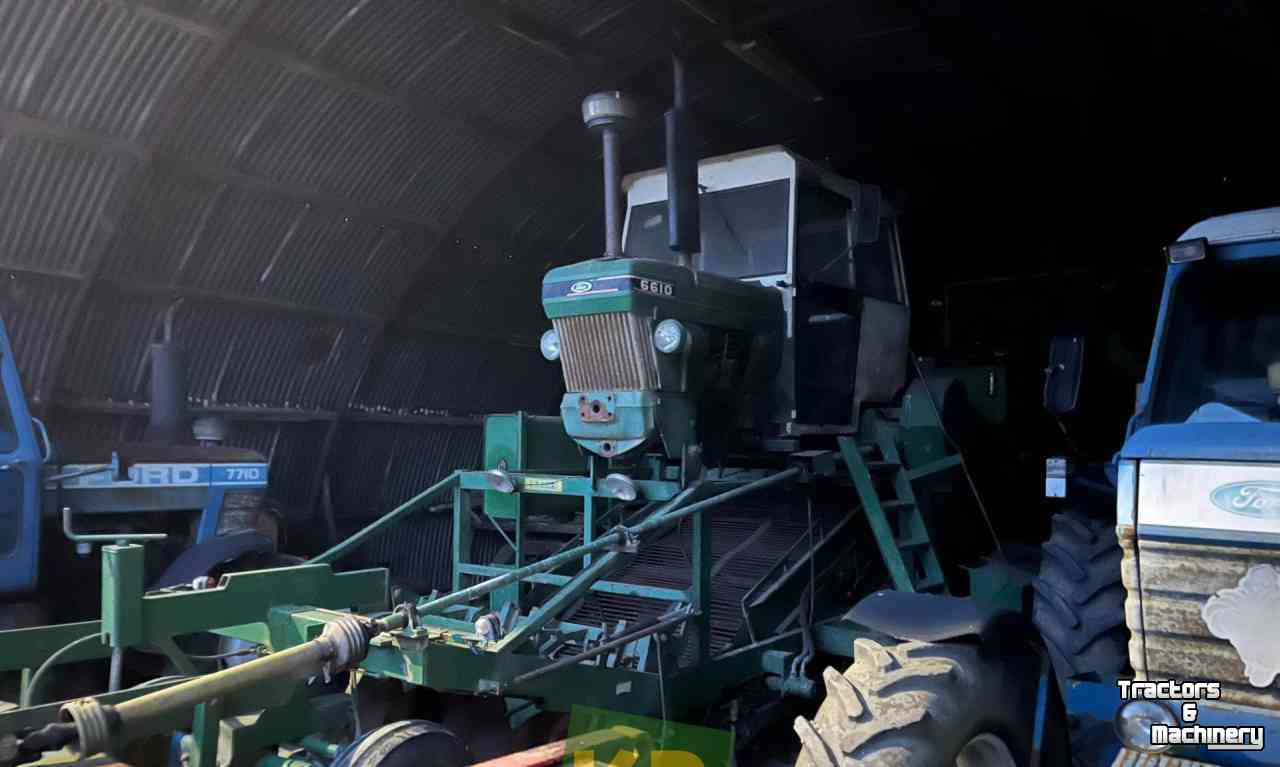Potato harvester Krakei Zelfrijdende Aardappelrooier met Ford 6610