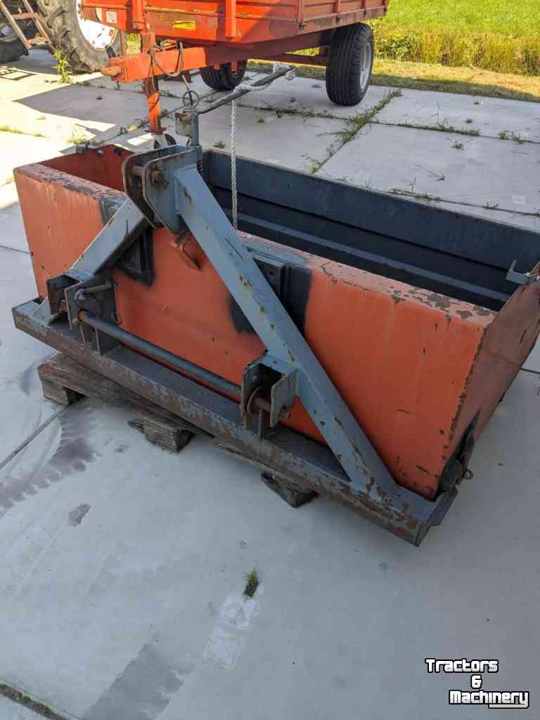 Other tillage machinery and accessories  Grondbak