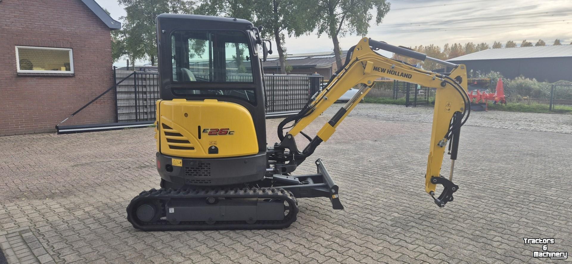Mini-Excavator New Holland E26C