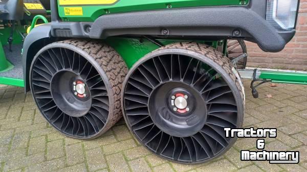 Small-track Tractor John Deere gator 6x4 diesel