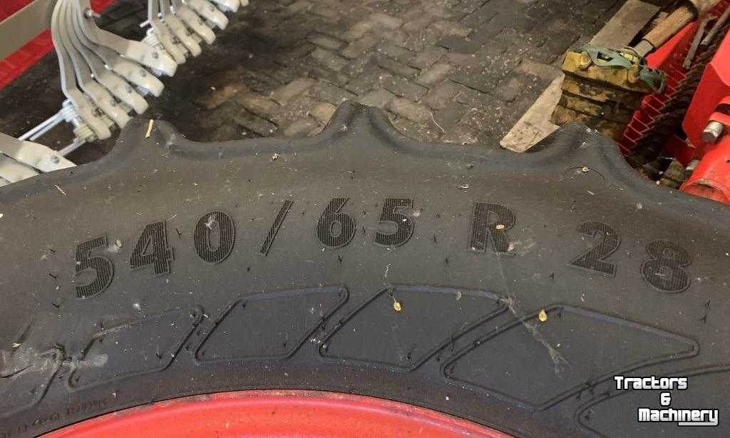 Wheels, Tyres, Rims & Dual spacers Continental 540/65R28 op Fendt velg