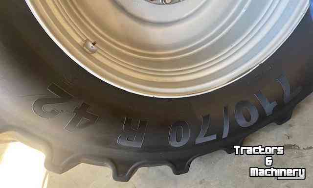 Wheels, Tyres, Rims & Dual spacers Mitas 710/70R42 80%