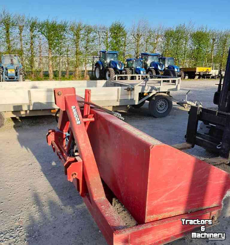 Tractor tipping boxes Peecon Trekkerbak