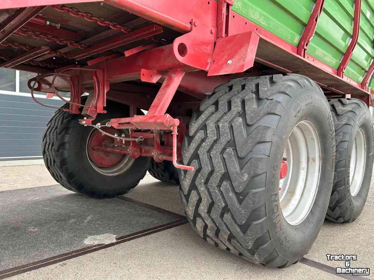 Self-loading wagon Strautmann Super Vitesse 2 H Groot onderstel.