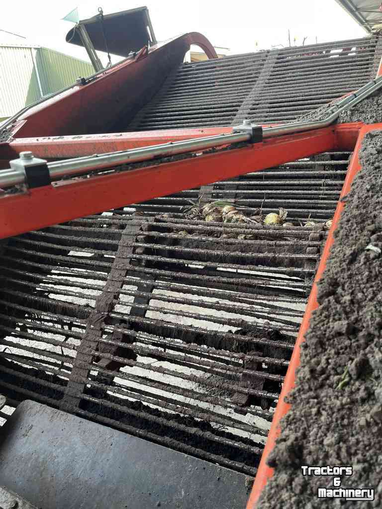 Onion harvester Holaras UM150-F - UR-135-DB Uienrooiset oogstmachines