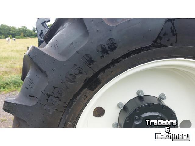 Tractor New Holland 140 AutoCommand