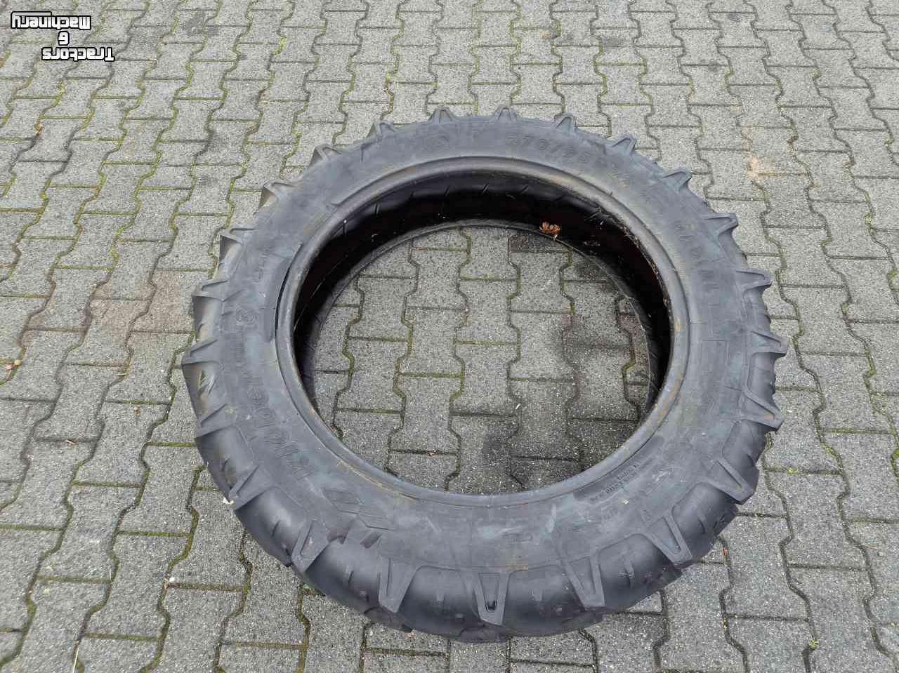 Wheels, Tyres, Rims & Dual spacers  270/95R32