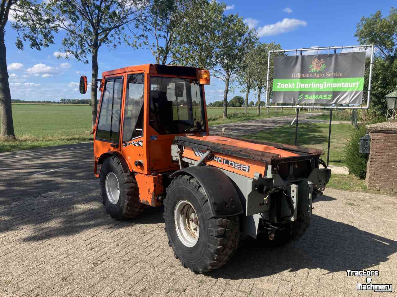 Tractor Holder C9700H