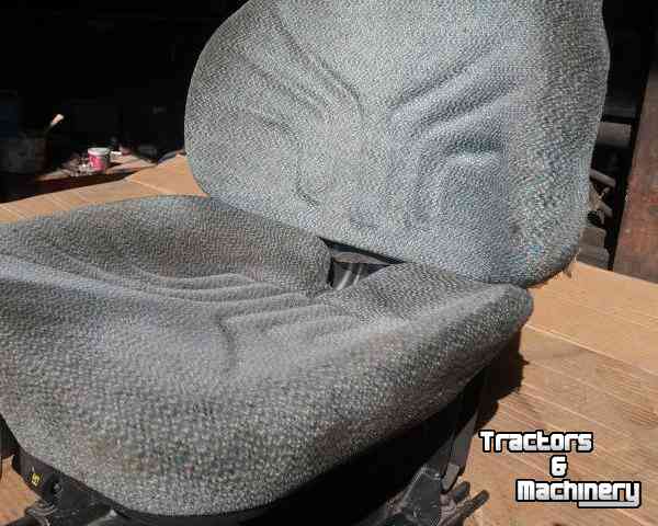 Used parts for tractors Grammer Diverse Fendt trekkerstoelen / stoelen mechanisch geveerd of luchtgeveerd