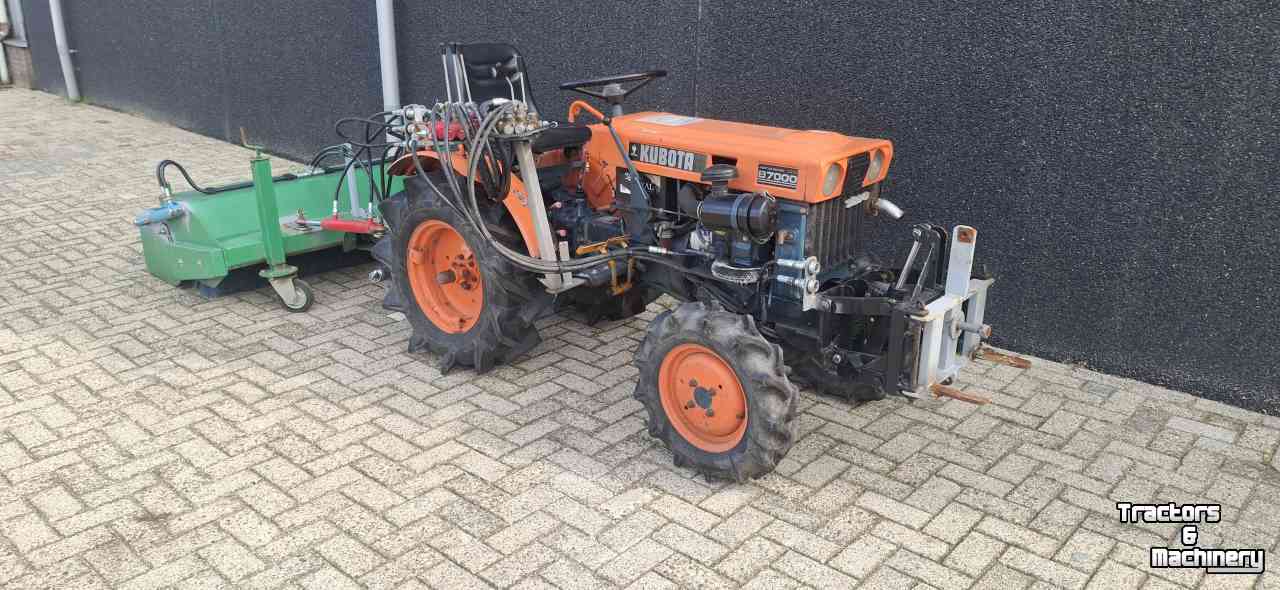 Horticultural Tractors Kubota B7000