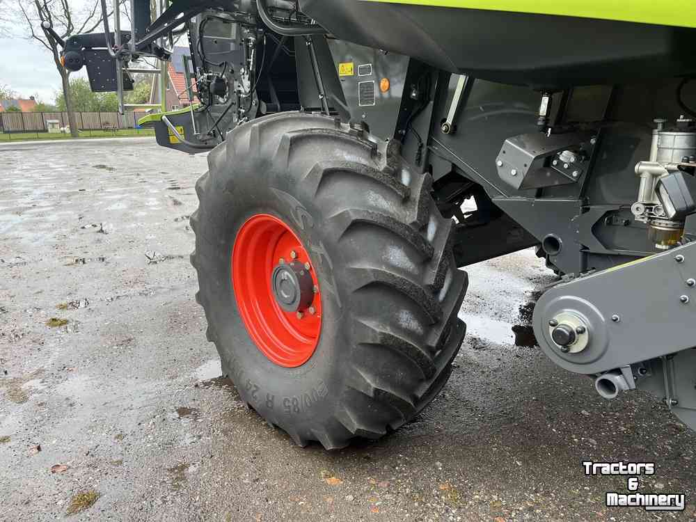 Combine Claas LEXION 670 TT Combine
