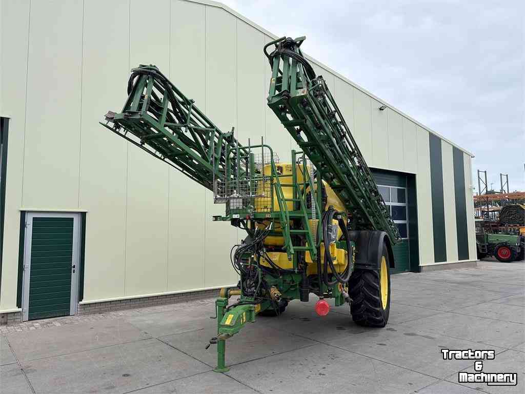 Fieldsprayer pull-type John Deere 840 Veldspuit