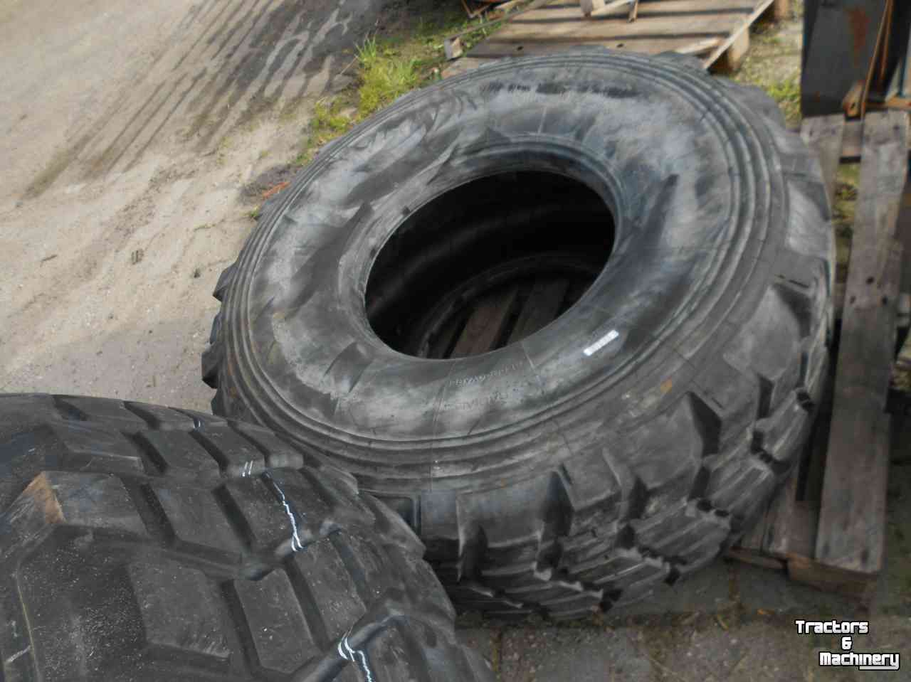 Wheels, Tyres, Rims & Dual spacers Michelin 525/65r20.5