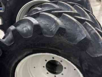 Wheels, Tyres, Rims & Dual spacers BKT 710/60 R38 + 600/60 R28 op velg