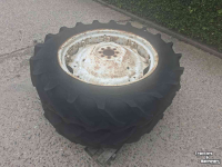Wheels, Tyres, Rims & Dual spacers Ford 12.4R34