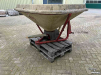 Fertilizer spreader Vicon Pendelstrooier