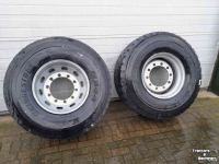Wheels, Tyres, Rims & Dual spacers Bridgestone 445/65XR22,5  Wiel