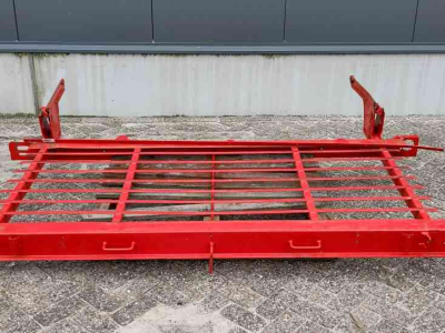 Diverse used spare-parts Pottinger frame dwarsafvoerband