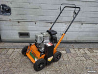 Spike roller Eliet E401 VM benzine honda motor verticuteermachine verticuteerder verticuteren