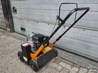 Spike roller Eliet E401 VM benzine honda motor verticuteermachine verticuteerder verticuteren