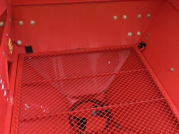 Fertilizer spreader Lely Centermatic kunstmeststrooier