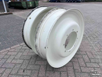 Wheels, Tyres, Rims & Dual spacers New Holland Molcon W8-32 set velgen vast