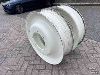 Wheels, Tyres, Rims & Dual spacers New Holland Molcon W8-32 set velgen vast