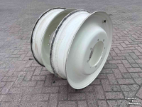 Wheels, Tyres, Rims & Dual spacers New Holland Molcon W8-32 set velgen vast