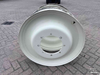 Wheels, Tyres, Rims & Dual spacers New Holland Molcon W8-32 set velgen vast