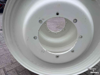 Wheels, Tyres, Rims & Dual spacers New Holland Molcon W8-32 set velgen vast