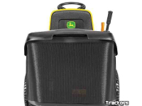 Ride-on mower John Deere X117R