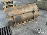 Front-end loader bucket / Front loader bucket  Voorlader bak en palletvorken