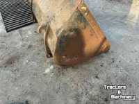 Front-end loader bucket / Front loader bucket  Voorlader bak en palletvorken