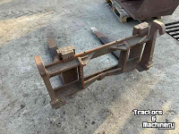 Front-end loader bucket / Front loader bucket  Voorlader bak en palletvorken