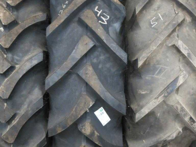 Wheels, Tyres, Rims & Dual spacers  13.6R28 BKT TR135 nieuw