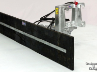 Rubber yard scraper Qmac 270 HYDR MET GIANT AANSLUITING