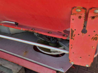 Fertilizer spreader Rauch Axera M 1101