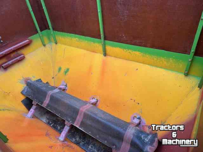 Corner-auger grain carts  eigenbouw