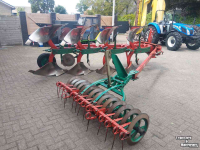 Ploughs Kverneland EG 85 4 schaar ploeg met Packomat vorenpakker