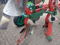 Ploughs Kverneland EG 85 4 schaar ploeg met Packomat vorenpakker
