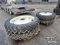 Wheels, Tyres, Rims & Dual spacers Valtra 300/95 R46 + 270/95 R32 smalle wielen banden valmet
