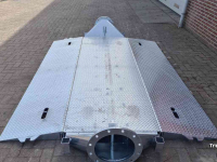 Other earthmoving and heavy equipment and accessories  Leidingdrempel / road ramp