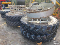 Wheels, Tyres, Rims & Dual spacers Continental 320/90R32 en 340/85R48