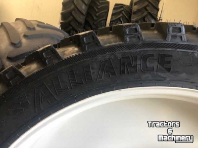 Wheels, Tyres, Rims & Dual spacers Alliance 270/95 R54 VF banden op velg