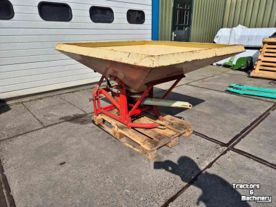 Fertilizer spreader Vicon pendelstrooier