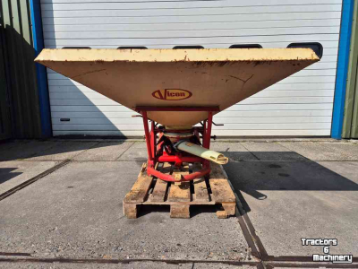Fertilizer spreader Vicon pendelstrooier