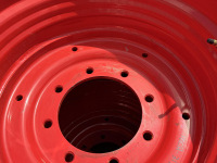 Wheels, Tyres, Rims & Dual spacers  600/65R38 + 540/65R24 Mitas Nieuw op velg